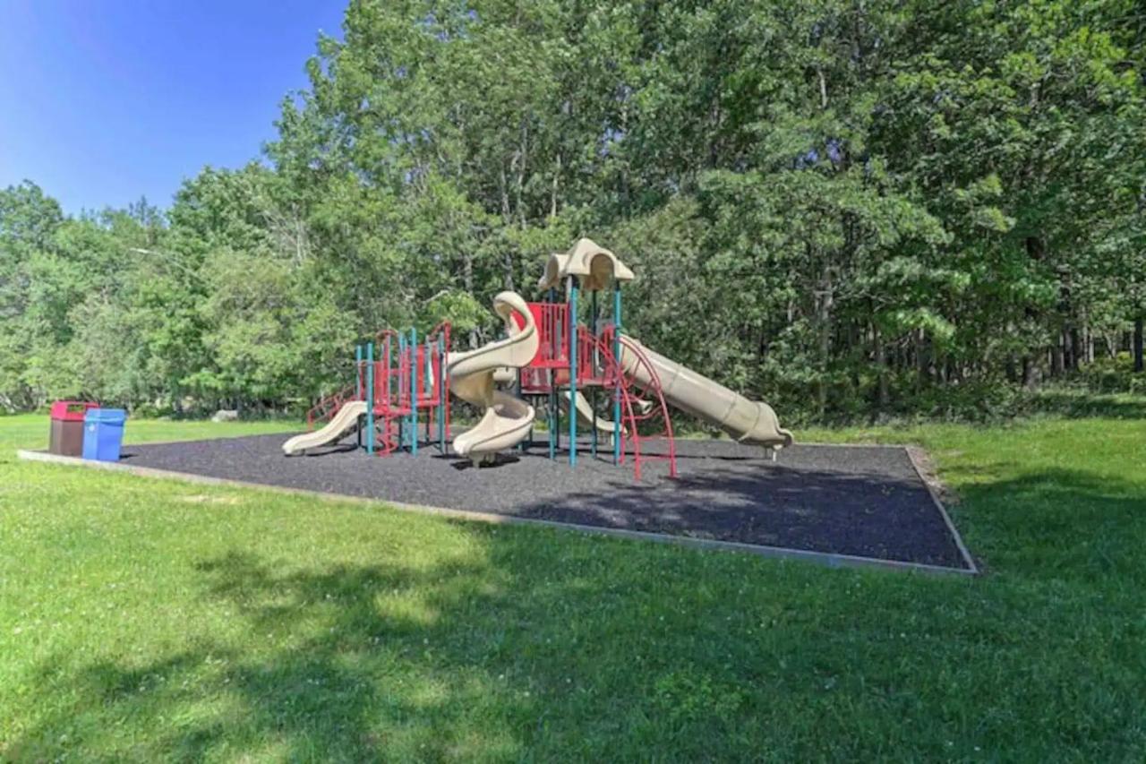 Fun Home 4 Endless Enjoyment With Game Room & Hot Tub Long Pond Exteriér fotografie